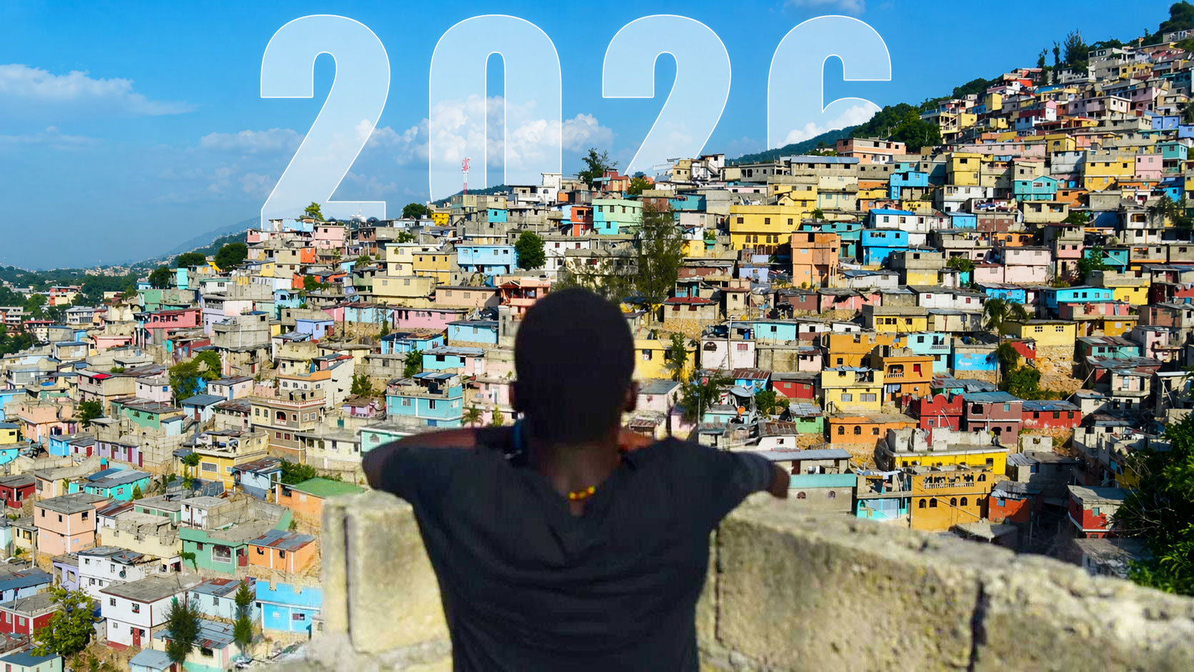Vue d’un quartier urbain en Haïti avec le chiffre 2026, illustrant les prévisions du FMI sur la croissance économique du pays.