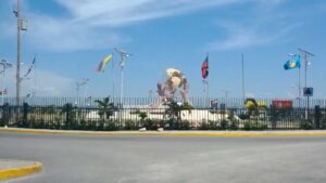 Vue de la zone de l’aéroport international Toussaint Louverture à Port-au-Prince, au cœur des préoccupations sécuritaires soulevées par des entreprises industrielles.
