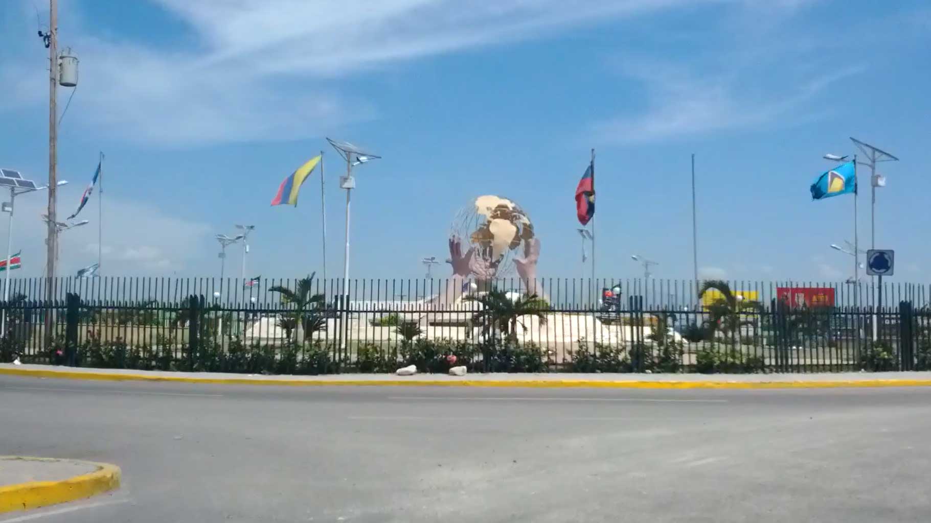 Vue de la zone de l’aéroport international Toussaint Louverture à Port-au-Prince, au cœur des préoccupations sécuritaires soulevées par des entreprises industrielles.