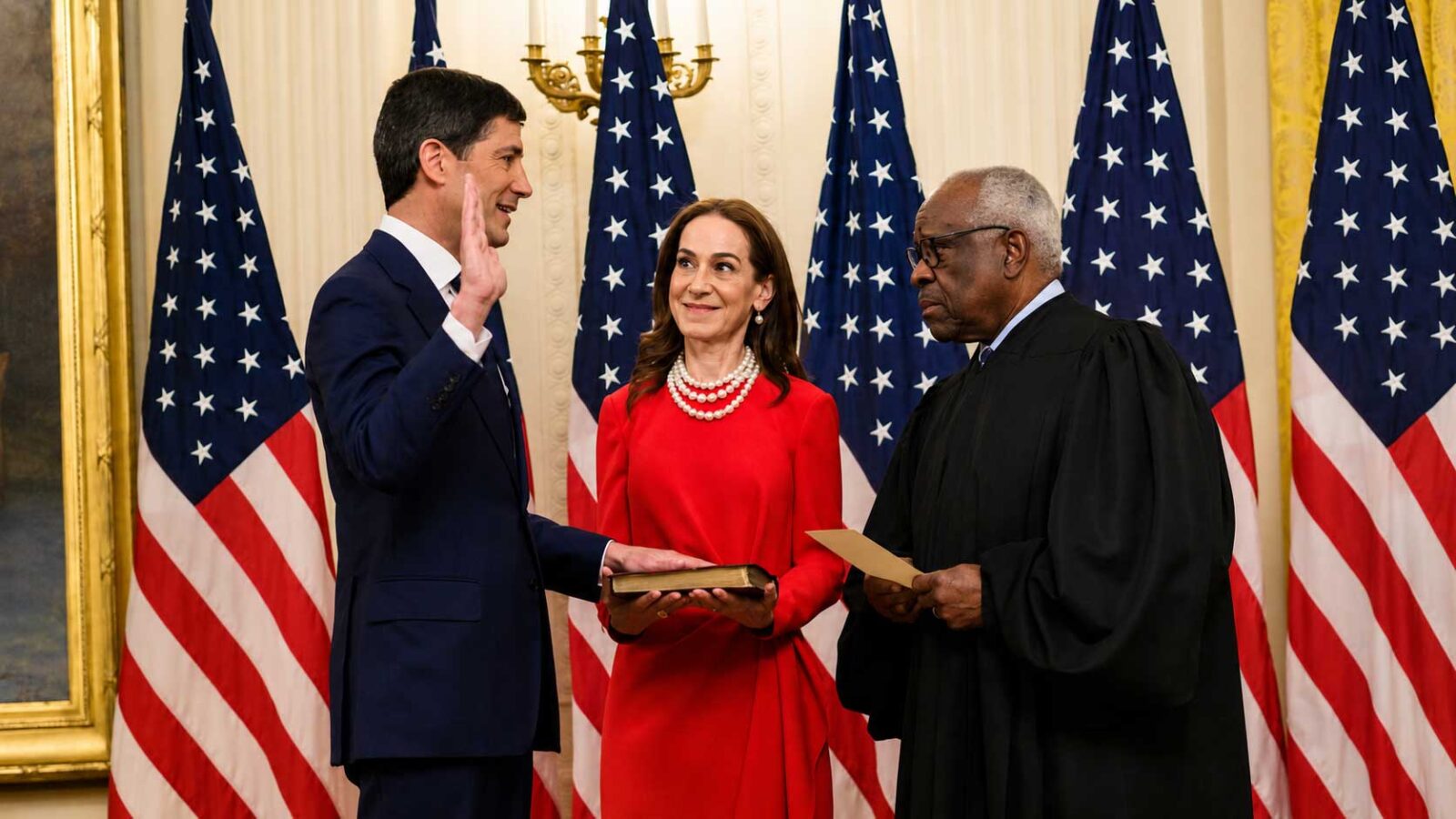 Kevin Warsh prête serment comme nouveau président de la Réserve fédérale américaine.