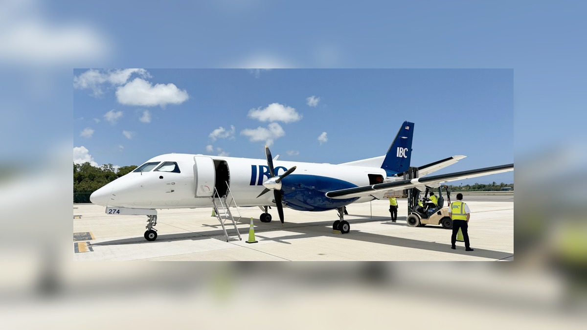 Avion d’IBC Airways stationné sur le tarmac pour la nouvelle liaison entre Fort Lauderdale et Les Cayes.