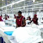 Ouvrières dans une usine textile en Haïti.